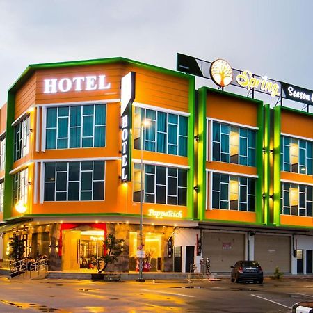 Spring Season Hotel Muar Exteriör bild