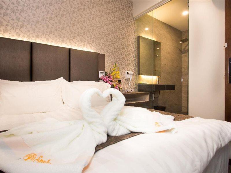 Spring Season Hotel Muar Exteriör bild