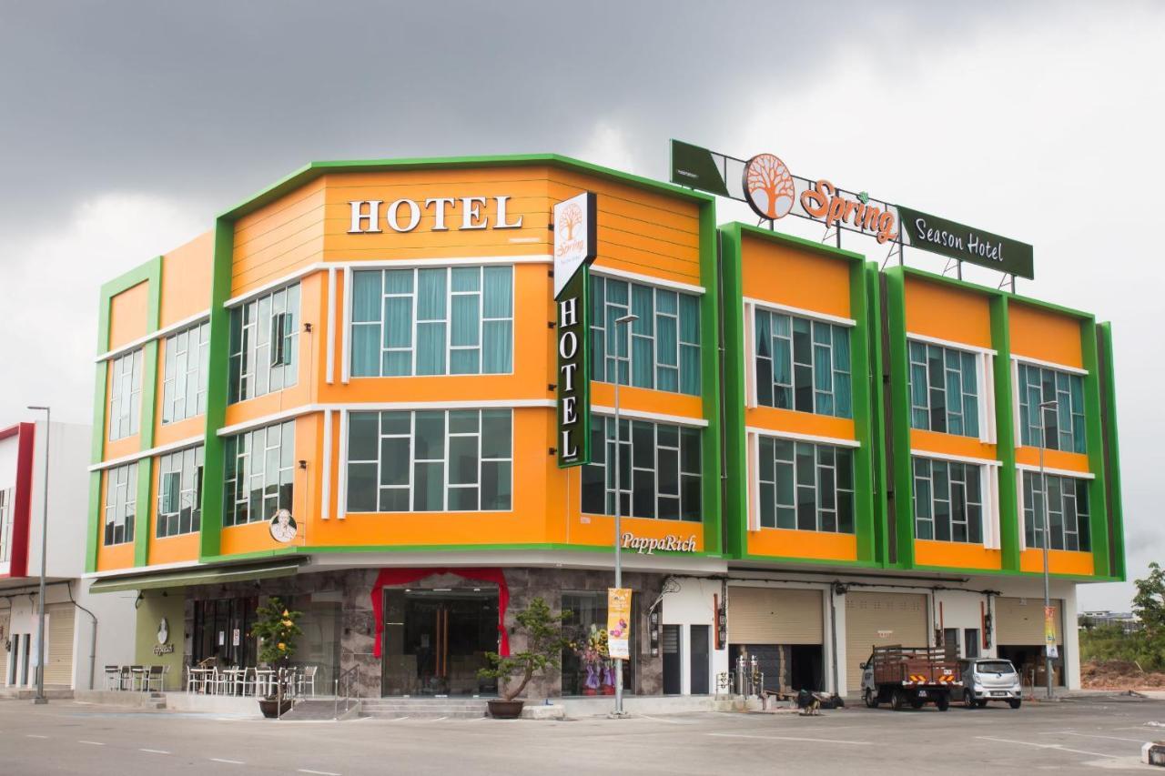 Spring Season Hotel Muar Exteriör bild