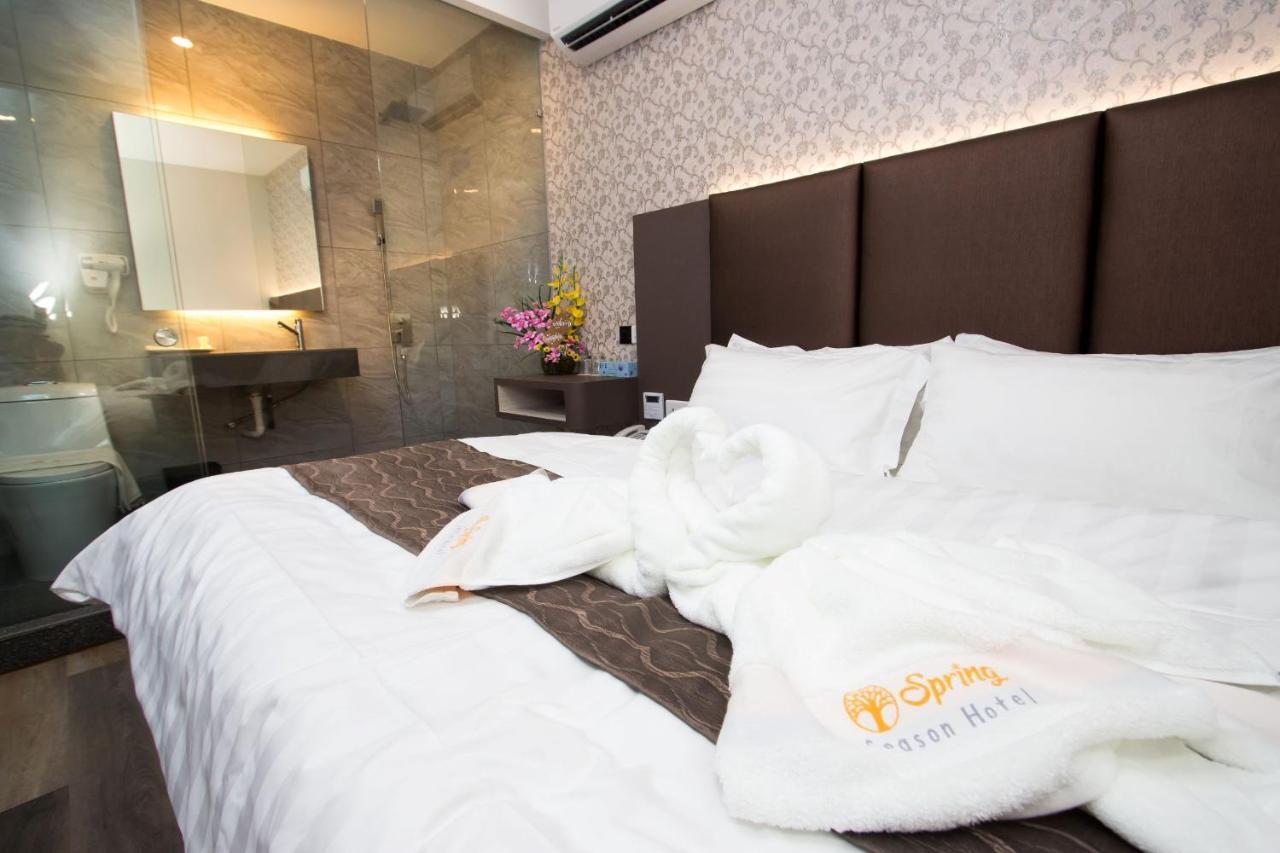 Spring Season Hotel Muar Exteriör bild