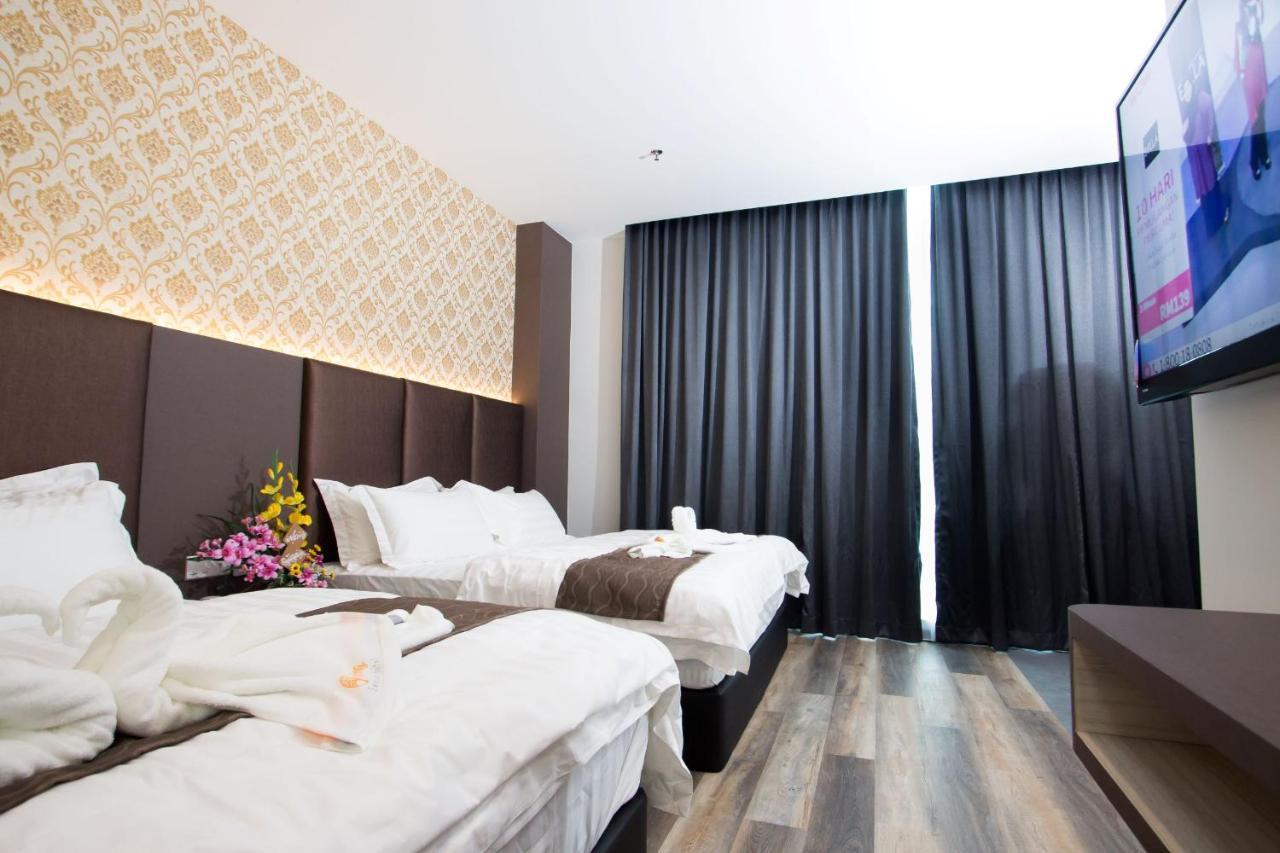 Spring Season Hotel Muar Exteriör bild